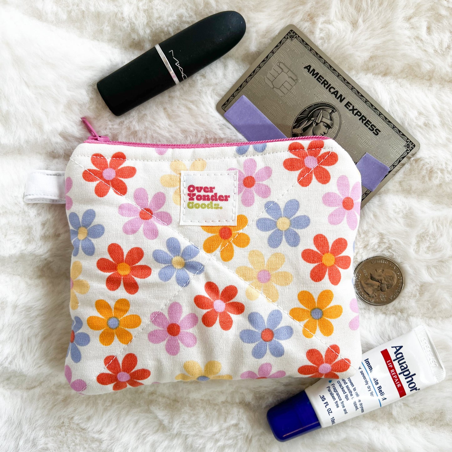 Small Quilted Zipper Pouch - Groovy Daisies