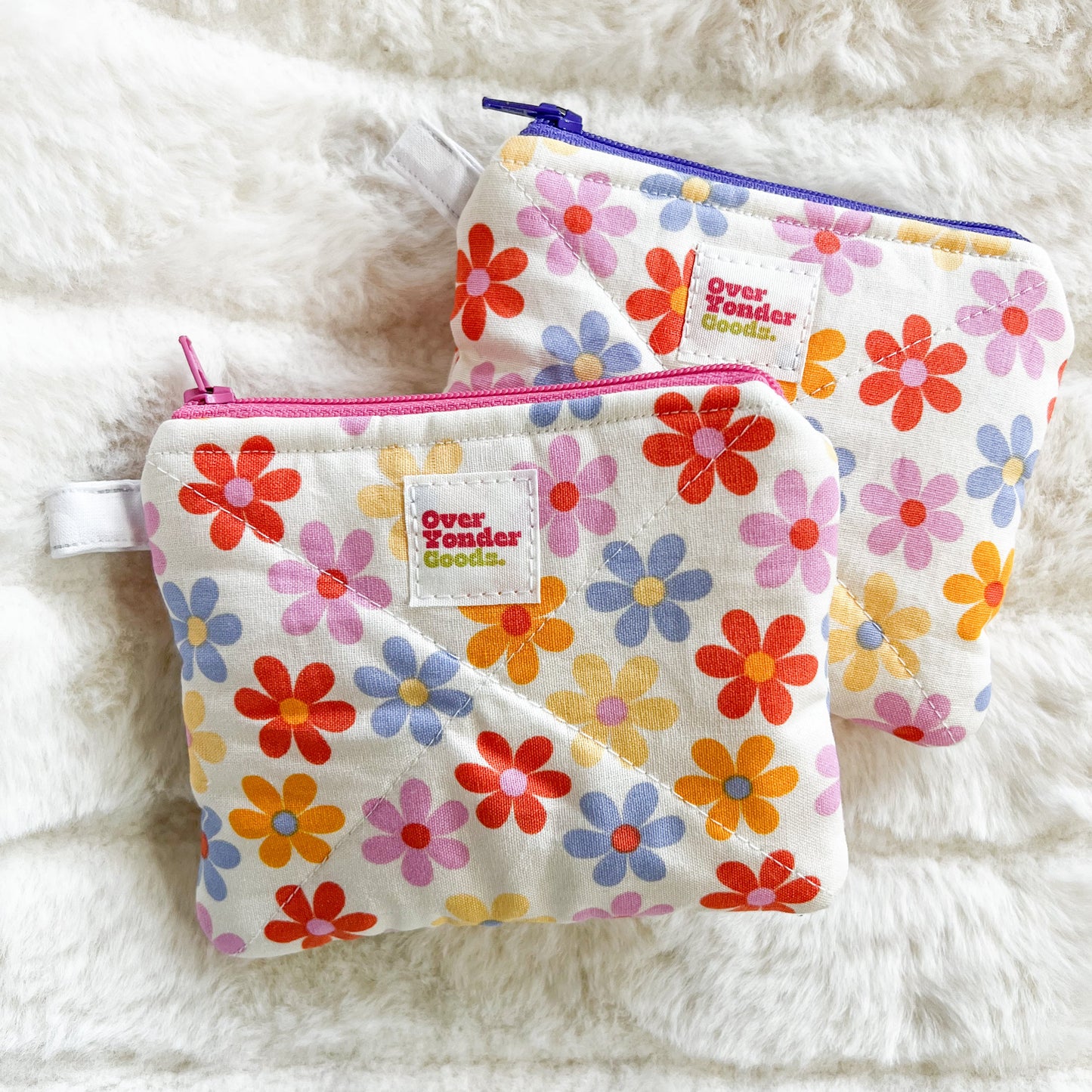 Small Quilted Zipper Pouch - Groovy Daisies